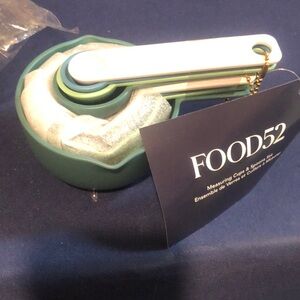 Food52 measuring cups and spoon set NWT